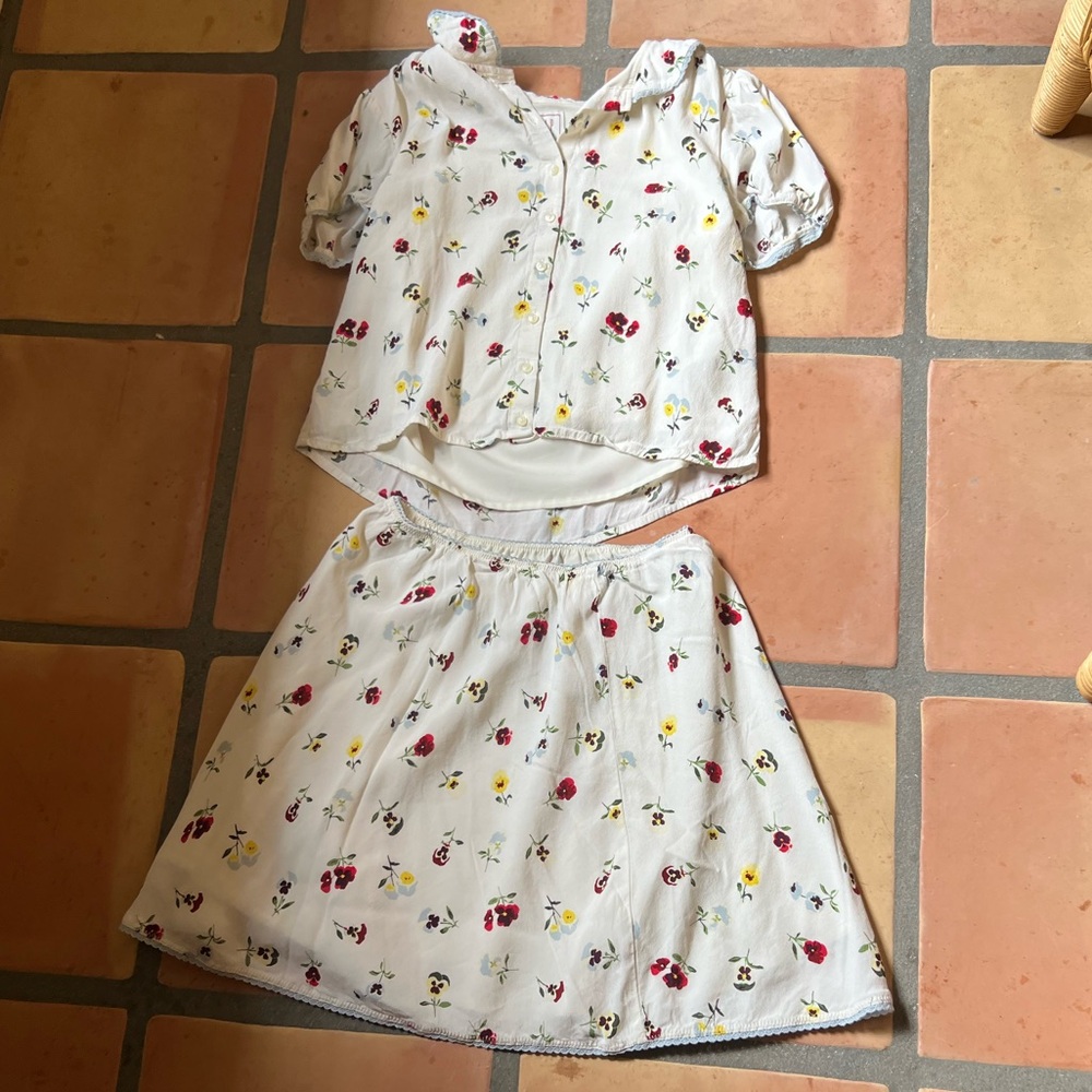 GAP x DOEN Kids Floral Matching Set - White with Red and Yellow Flowers